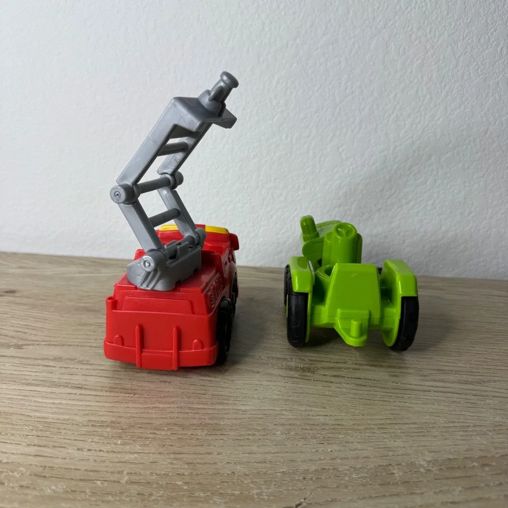 Fisher-Price Little People Red‎ Fire Truck and Helpful Harvester Green Tractor